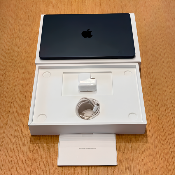 Трейд-Ин Apple MacBook Air 13.6" 2022 M2 8GB/512GB SSD (темная ночь) (3670)